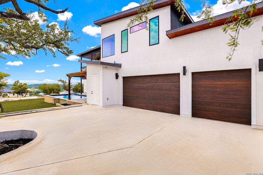 Exterior details and patio area of a home in , San Antonio (Image 24).