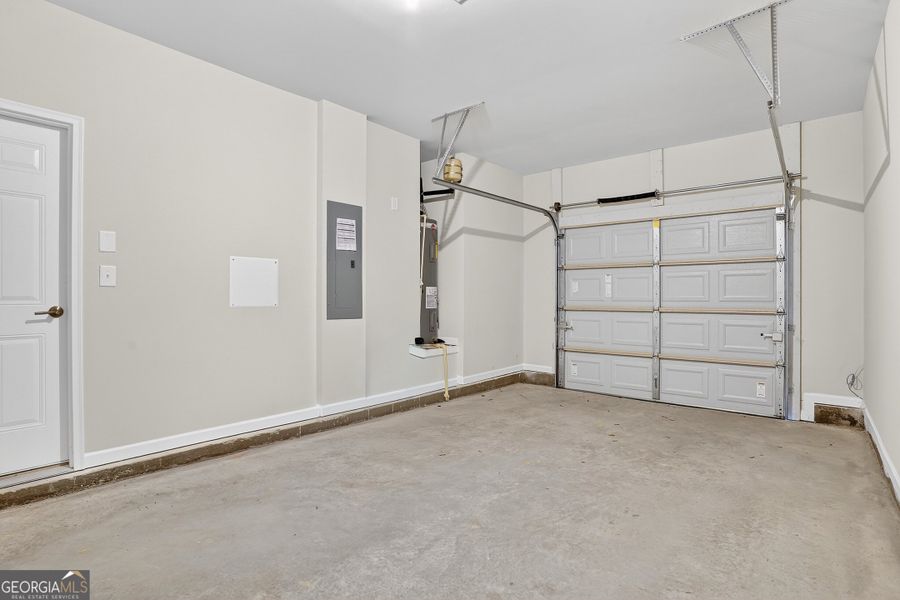 Spacious, unfurnished interior of a new home in Morning Creek Forest, Atlanta (Image 20). Spacious, unfurnished interior of a new home in Morning Creek Forest, Atlanta (Image 20).