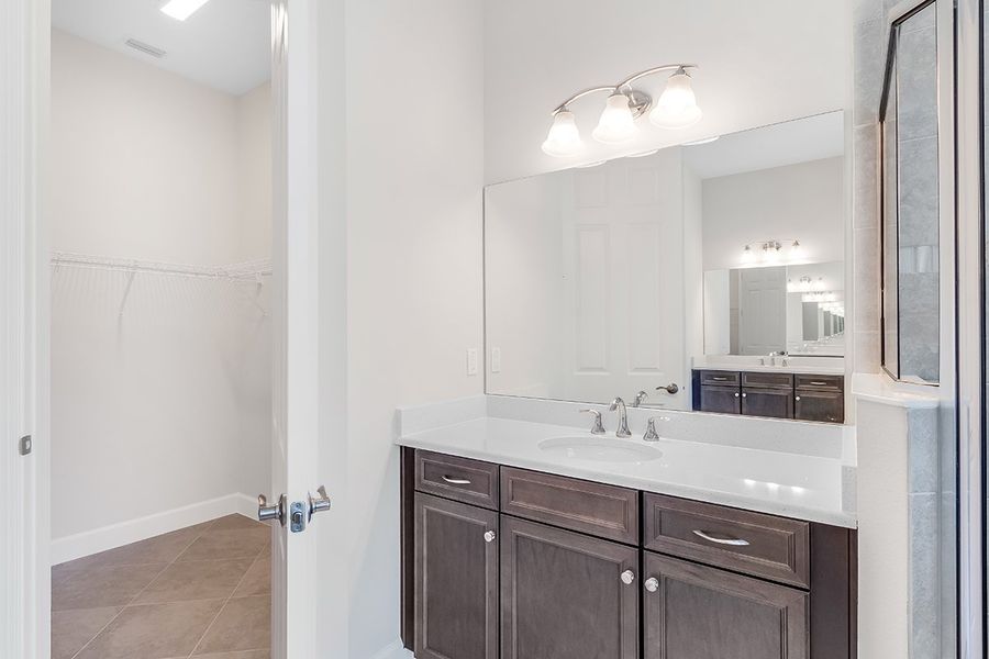 Oakmont Walk-In Closet