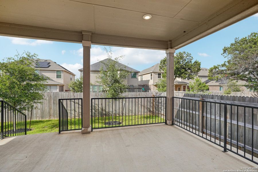 Image 46 of a home in Canyon Crest. Image 46 of a home in Canyon Crest.