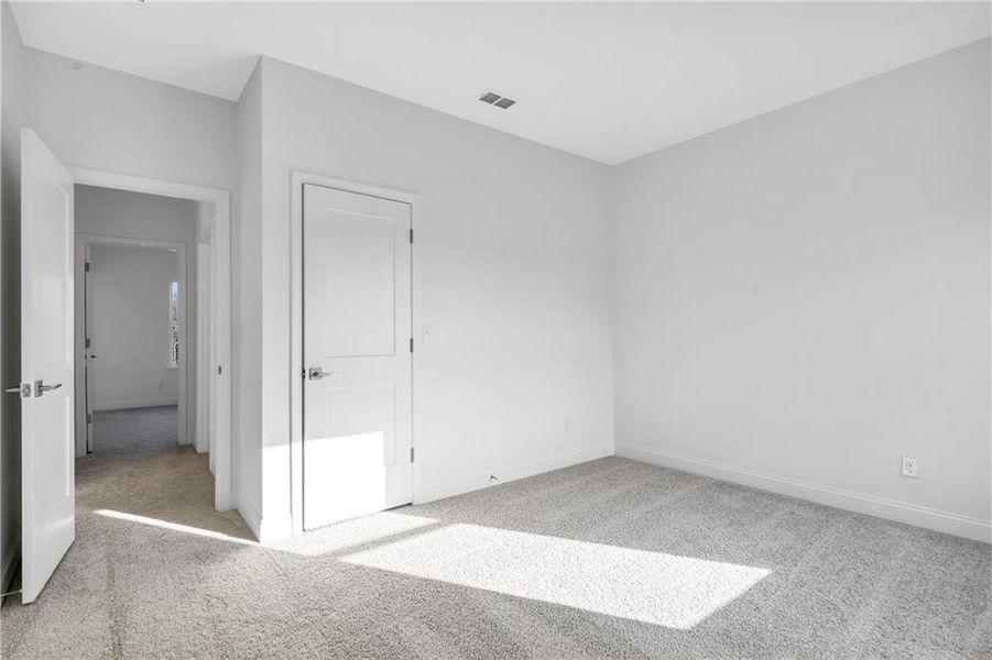 Spacious, unfurnished interior of a new home in Pickens Bluff, Hiram (Image 15).