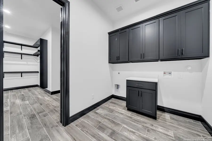 Furnished interior view inside a new home in , La Vernia (Image 5).