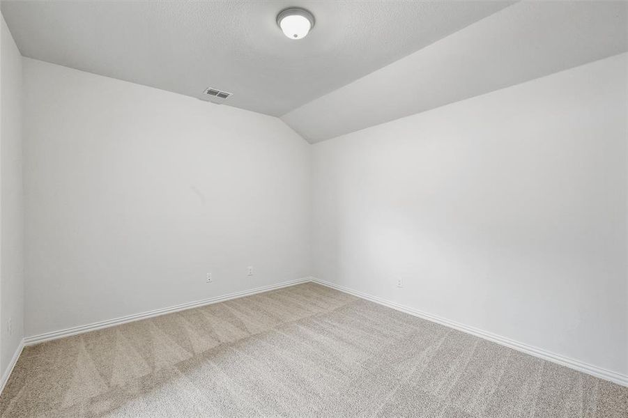 Spacious, unfurnished interior of a new home in Bel Air Village, Sherman (Image 24).