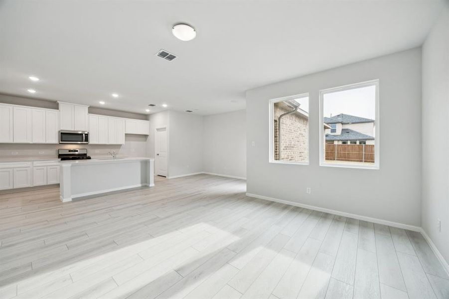 Spacious, unfurnished interior of a new home in Bellagio, Forney (Image 14).