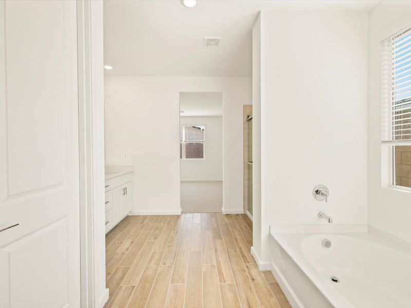 Spacious, unfurnished interior of a new home in Rancho Mirage Signature Series, Maricopa (Image 11).
