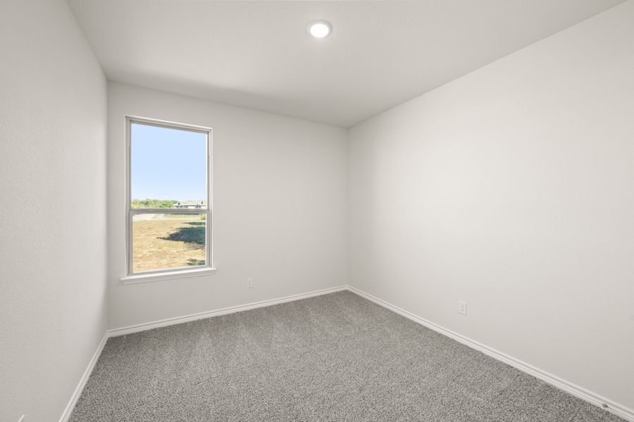 Spacious, unfurnished interior of a new home in Eagle Cove, Denton (Image 25).