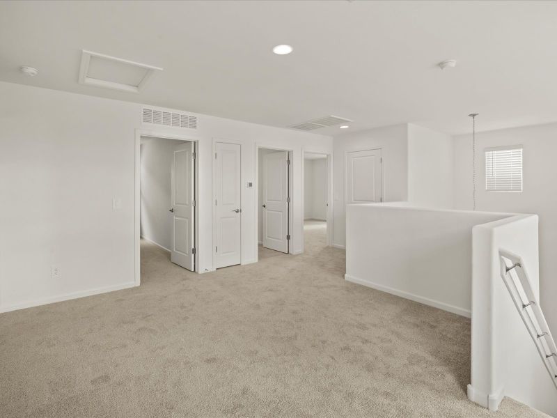 Spacious, unfurnished interior of a new home in Hanson Ridge, Vail (Image 10).