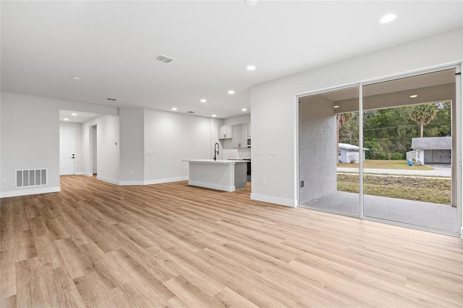 Spacious, unfurnished interior of a new home in , Debary (Image 29).