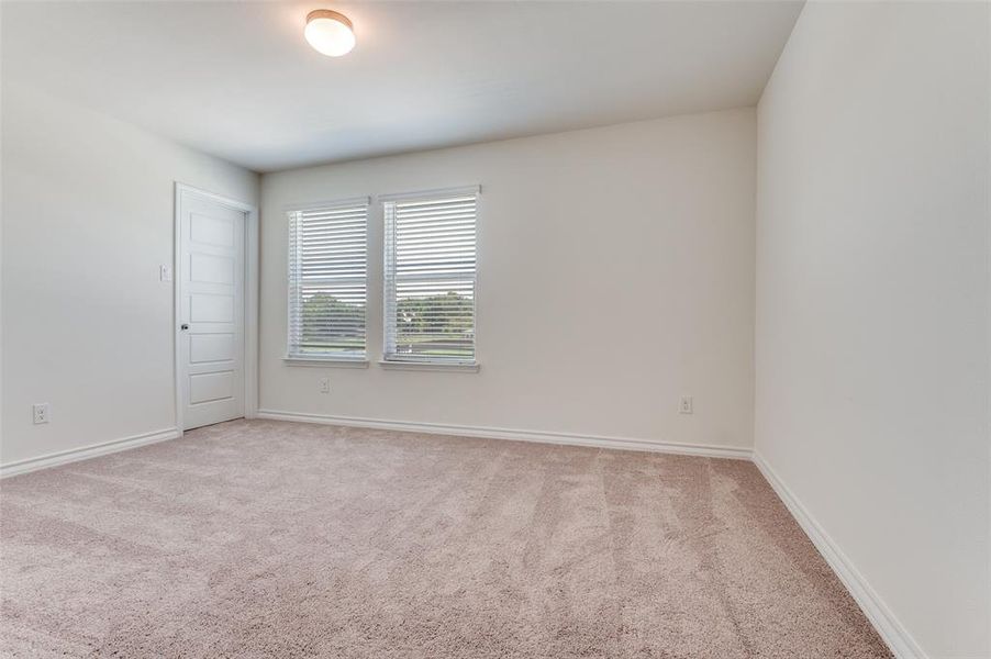 Spacious, unfurnished interior of a new home in Cottonwood Creek, Seagoville (Image 20).