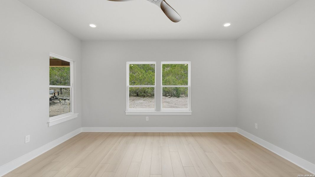 Spacious, unfurnished interior of a new home in , Canyon Lake (Image 43).