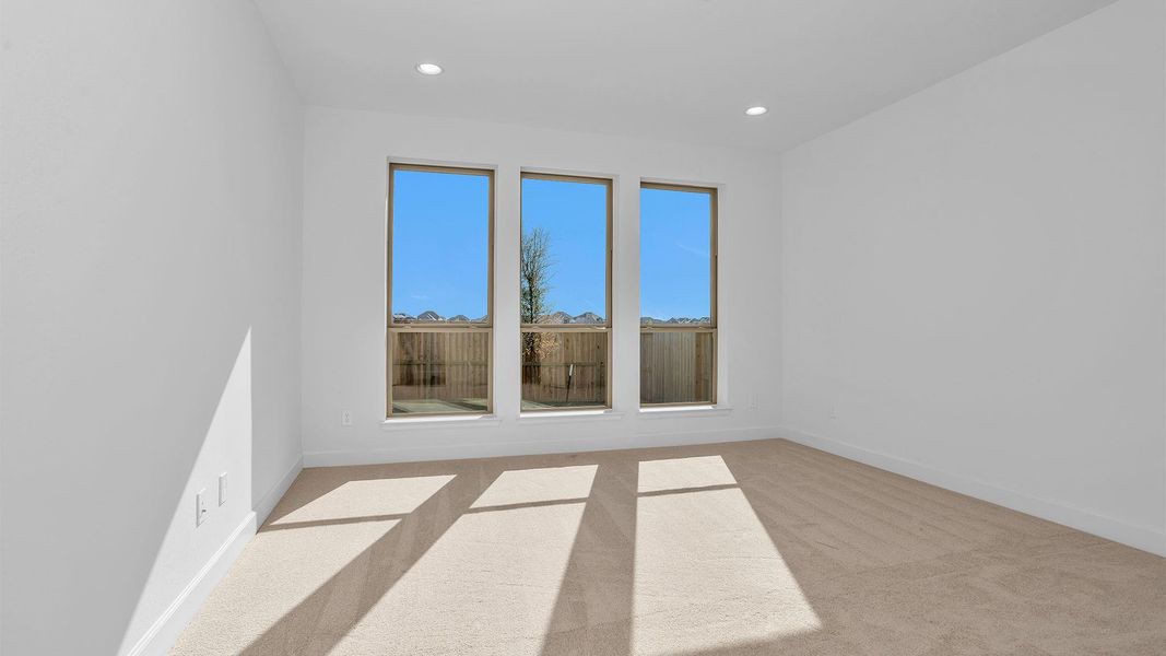 Spacious, unfurnished interior of a new home in Valencia, Manvel (Image 13).