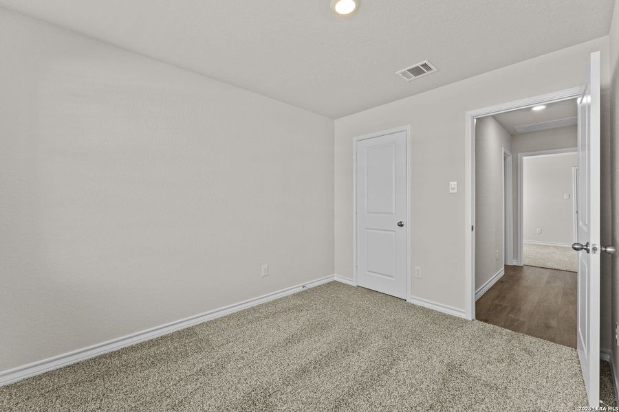Spacious, unfurnished interior of a new home in Langdon, San Antonio (Image 11).