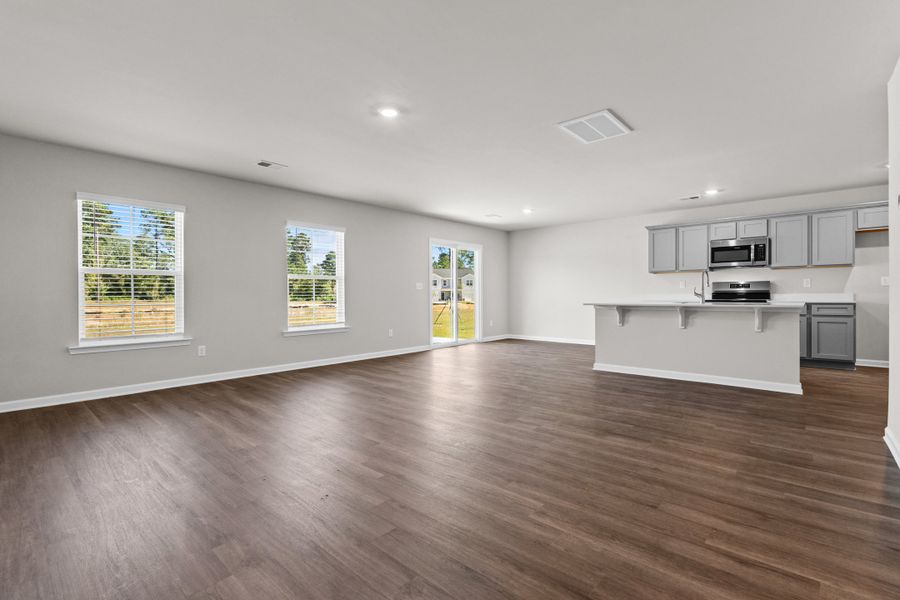 Spacious, unfurnished interior of a new home in Harmon Hill Estates, Hopkins (Image 13).