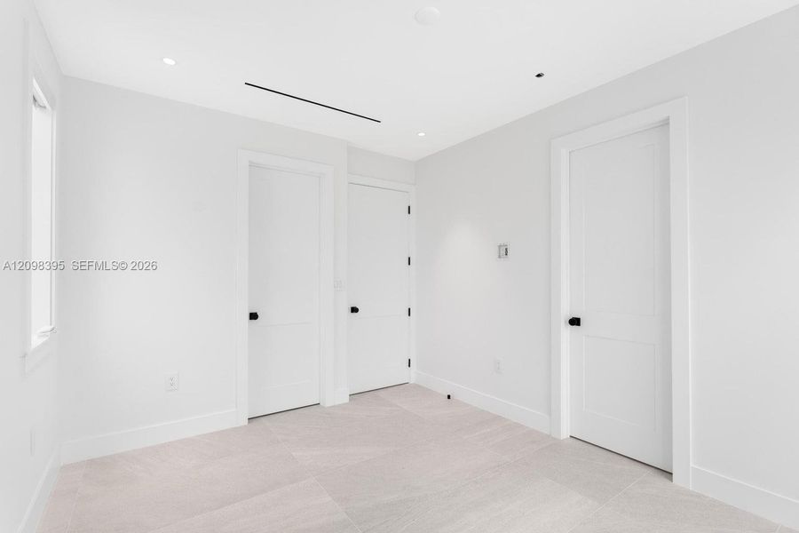 Spacious, unfurnished interior of a new home in , Key Largo (Image 56).