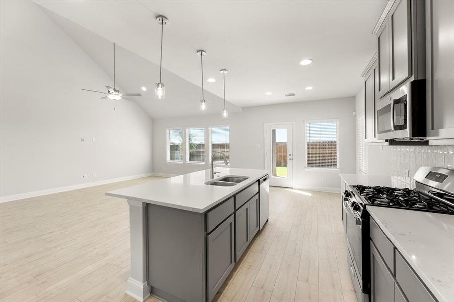 22. 2126 Rhodora - Kitchen (5)