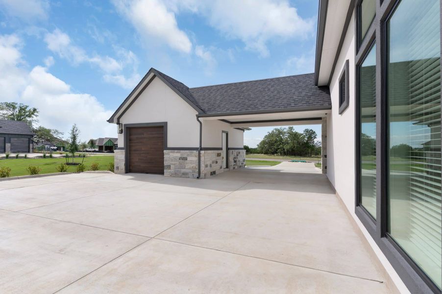 Exterior details and patio area of a home in Feathergrass, Florence (Image 41).