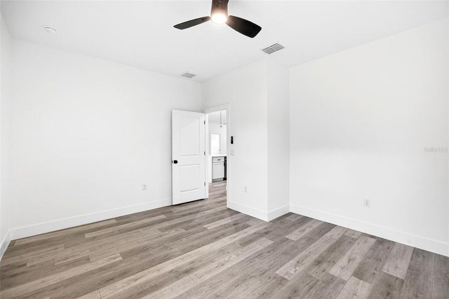 Spacious, unfurnished interior of a new home in , Port Charlotte (Image 17).