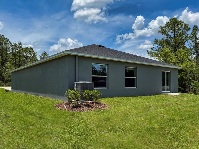 Exterior details and patio area of a home in Marion Oaks, Ocala (Image 4).