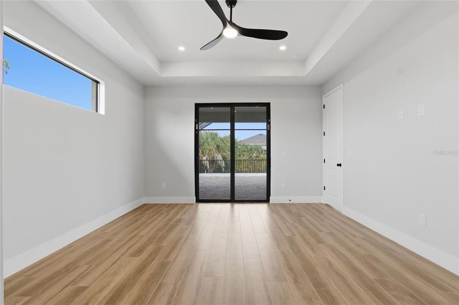 Spacious, unfurnished interior of a new home in , Port Charlotte (Image 19).