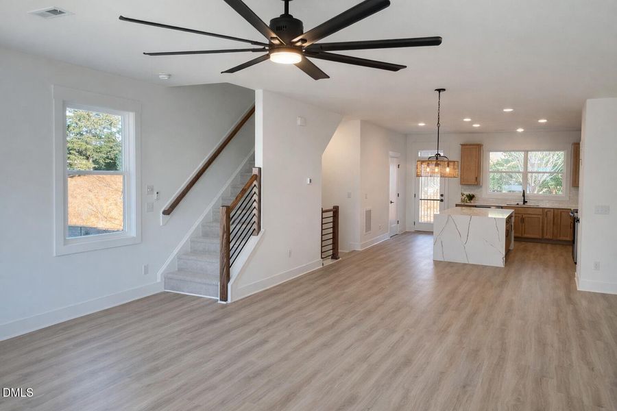 DC18F094-9D3C-4991-9739-818289E63991 DC18F094-9D3C-4991-9739-818289E63991