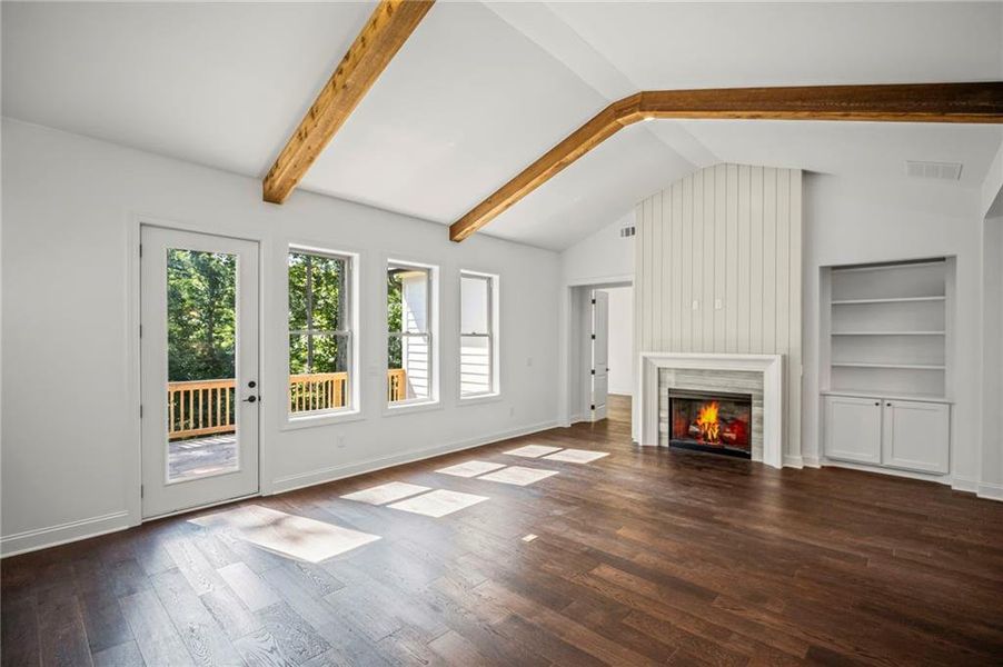 Image 14 of a home in Lakeside at River Green. Image 14 of a home in Lakeside at River Green.