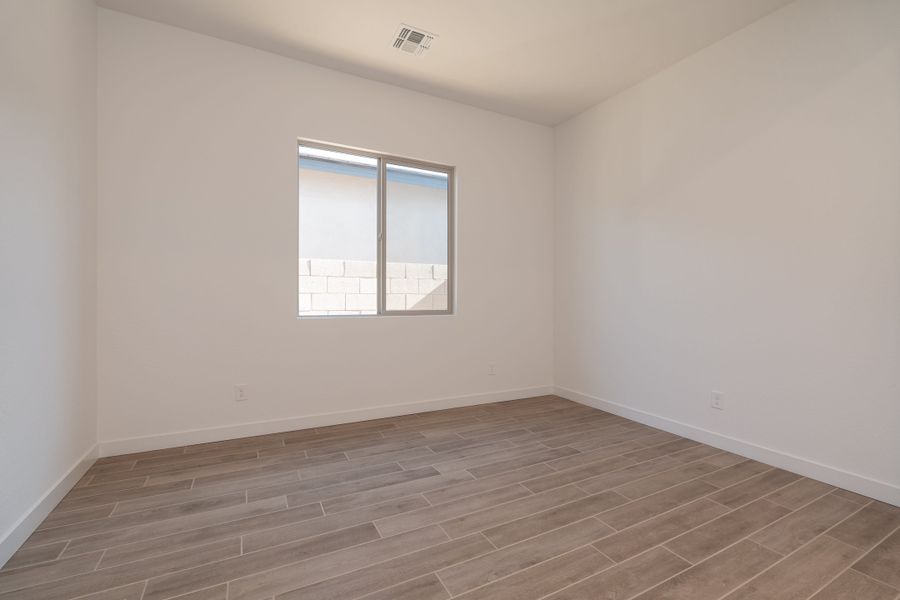 Spacious, unfurnished interior of a new home in Soleo, San Tan Valley (Image 11).
