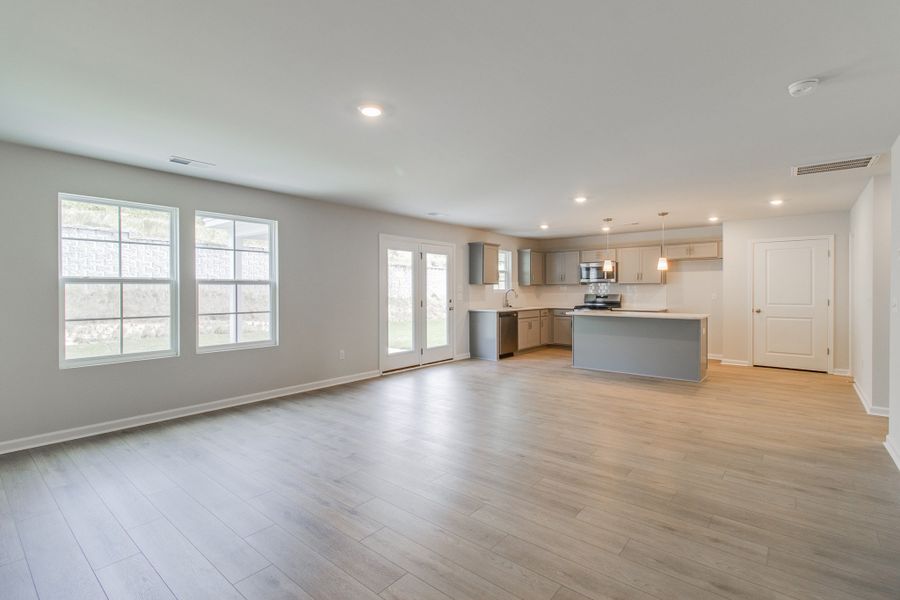 Spacious, unfurnished interior of a new home in Bluefield, Lexington (Image 32).