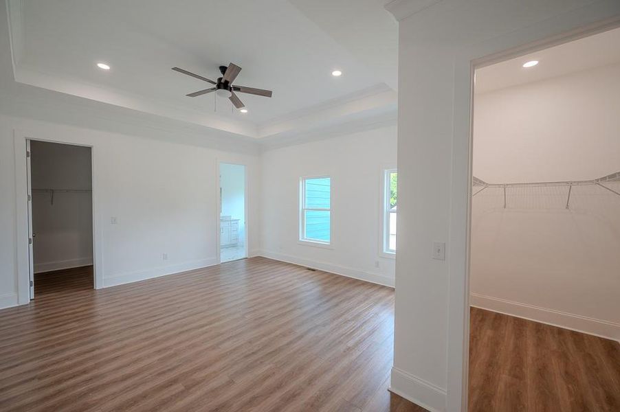 Spacious, unfurnished interior of a new home in , Atlanta (Image 10).