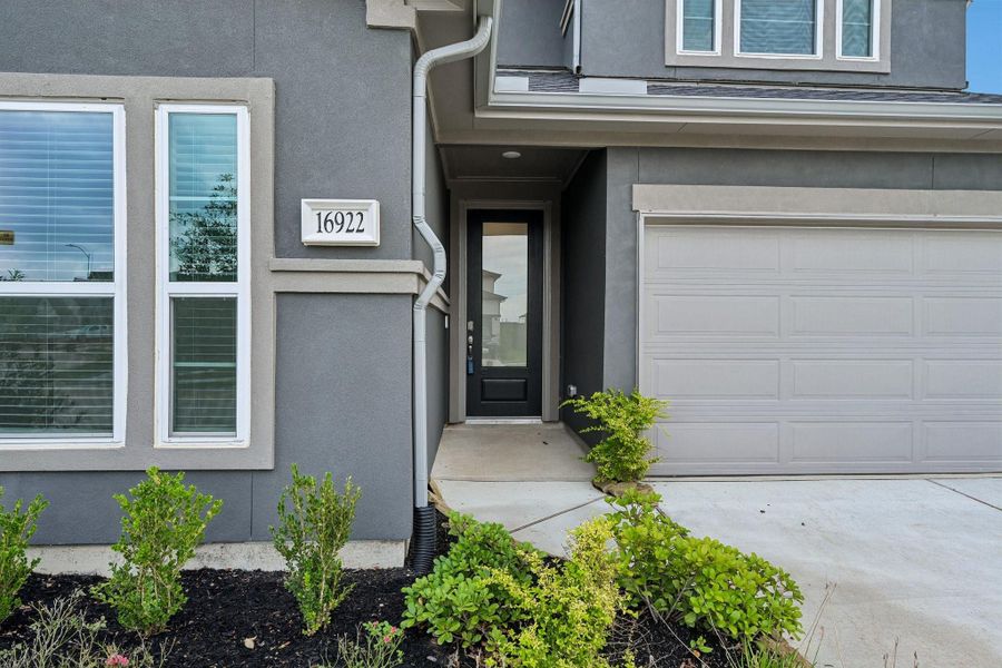 Exterior details and patio area of a home in Jubilee 45', 70', Hockley (Image 3).
