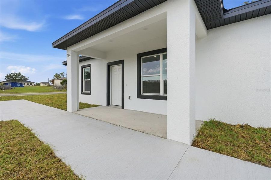 Exterior details and patio area of a home in , Haines City (Image 35).