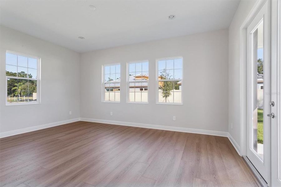 Spacious, unfurnished interior of a new home in Crestwood Estates, Valrico (Image 30).