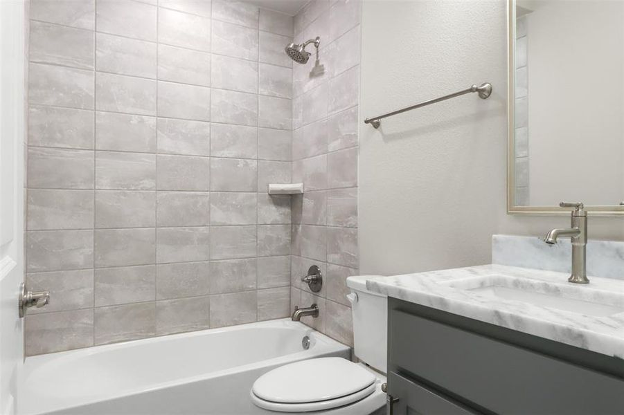 023-20242617SaintHelenaLane-GrandPrairie-TX-75045-Bathroom2.jpg-SMALL 023-20242617SaintHelenaLane-GrandPrairie-TX-75045-Bathroom2.jpg-SMALL