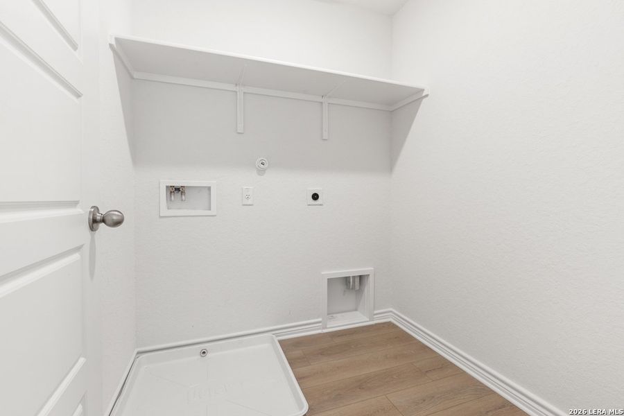 Spacious, unfurnished interior of a new home in Knox Ridge, Converse (Image 24).