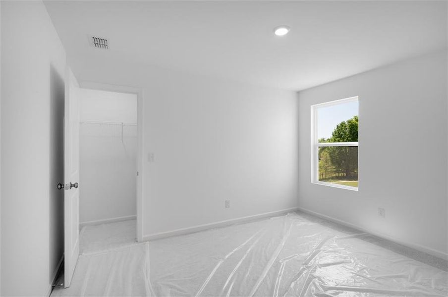 Spacious, unfurnished interior of a new home in Windance Lake, Loganville (Image 20).