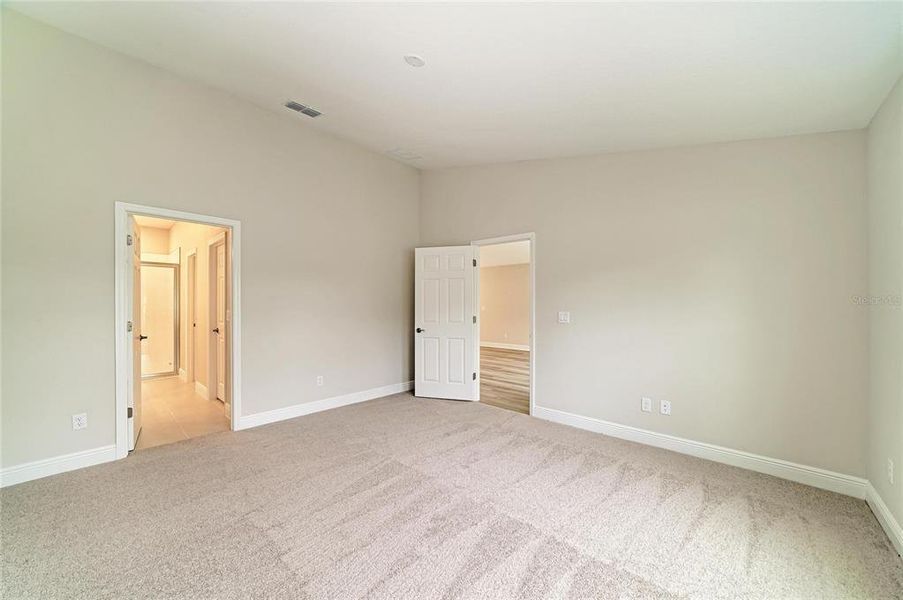 Spacious, unfurnished interior of a new home in Crosswind Point, Parrish (Image 16).