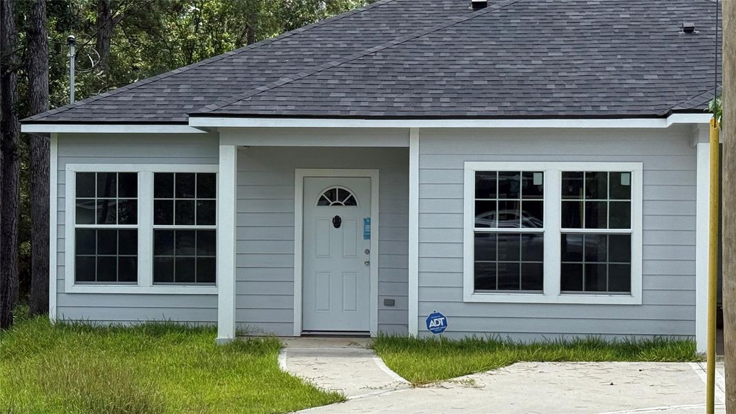 Exterior details and patio area of a home in , Conroe (Image 3).