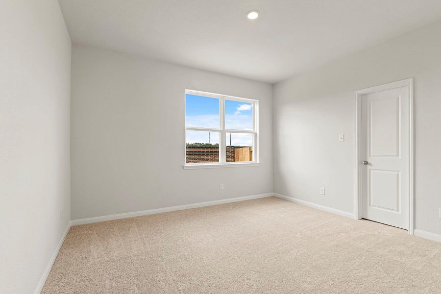 Spacious, unfurnished interior of a new home in , Iowa Colony (Image 13).