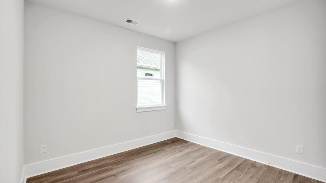 Spacious, unfurnished interior of a new home in Rolling Hills, Bolivia (Image 21).