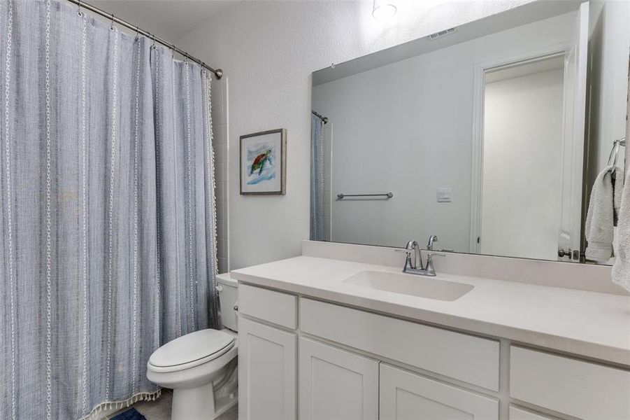 Furnished interior view inside a new home in Reunion 60s, Rhome (Image 29).