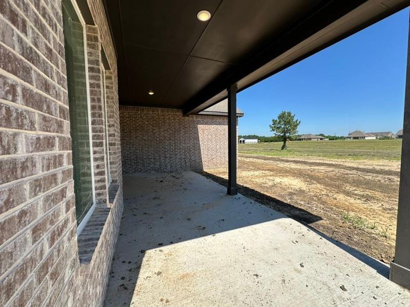 Exterior details and patio area of a home in Fannin Ranch, Leonard (Image 4).