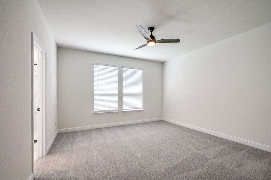 Spacious, unfurnished interior of a new home in Sierra Vista at Kelly Ranch, Aledo (Image 5).