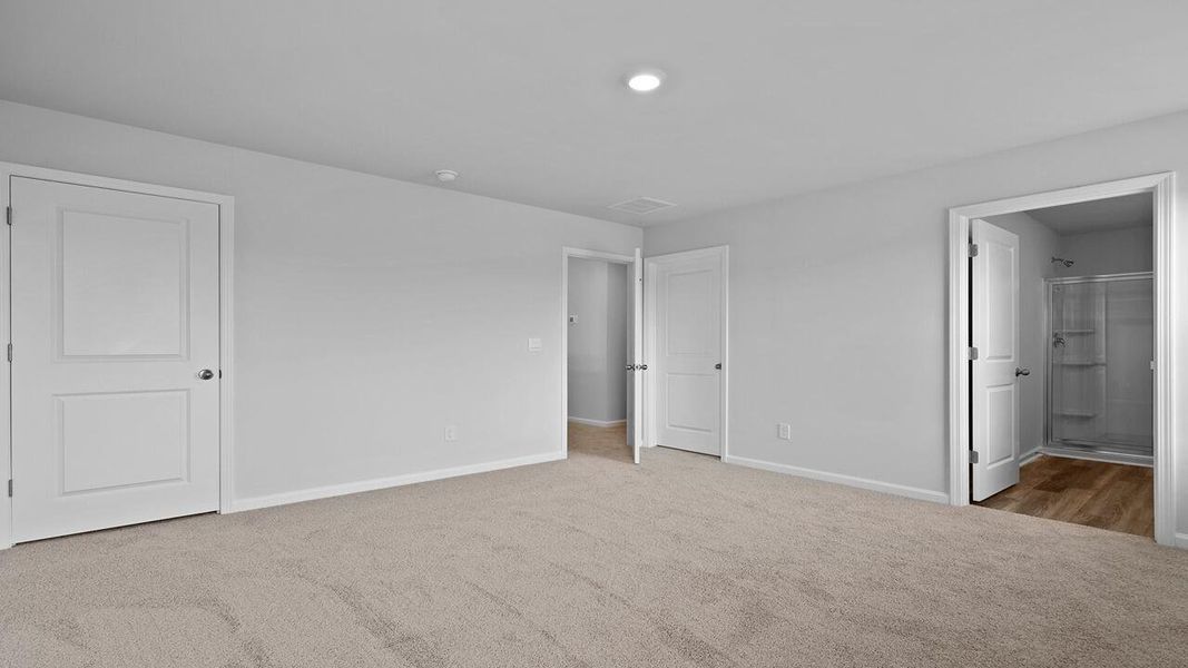 Spacious, unfurnished interior of a new home in Carolina Groves, Moncks Corner (Image 23).