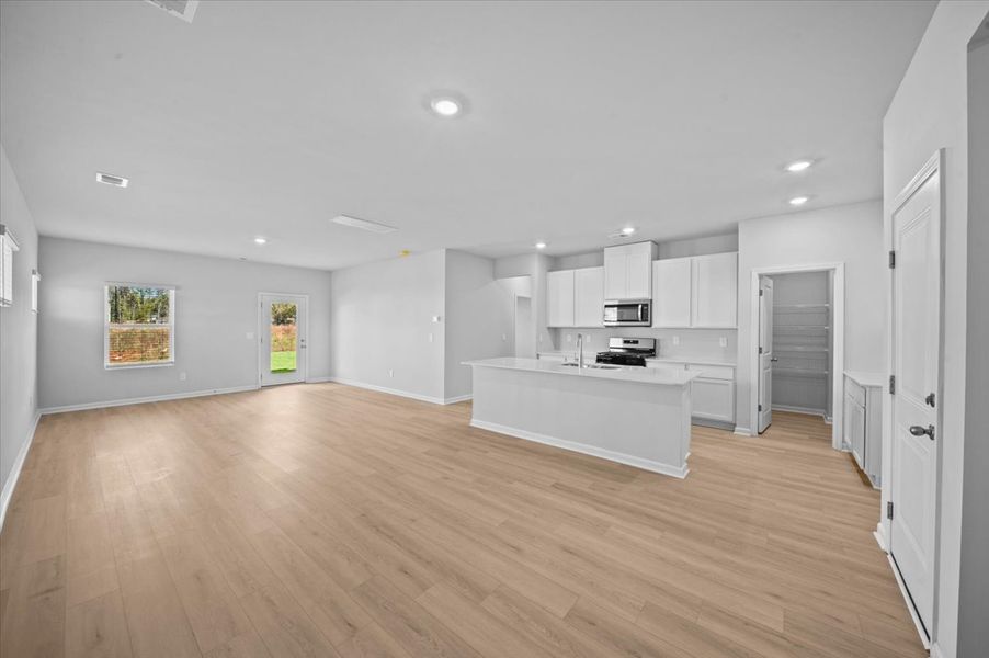 Spacious, unfurnished interior of a new home in Pleasant Brook, Piedmont (Image 9).