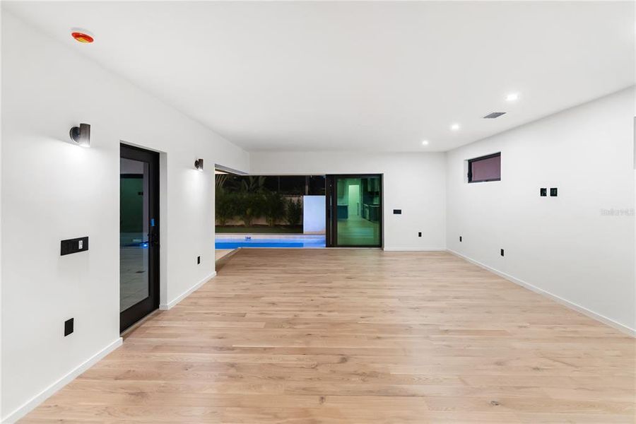 Spacious, unfurnished interior of a new home in , Sarasota (Image 48).