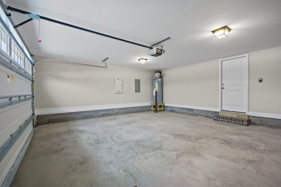 Spacious, unfurnished interior of a new home in Davenport Farms, Winterville (Image 44).