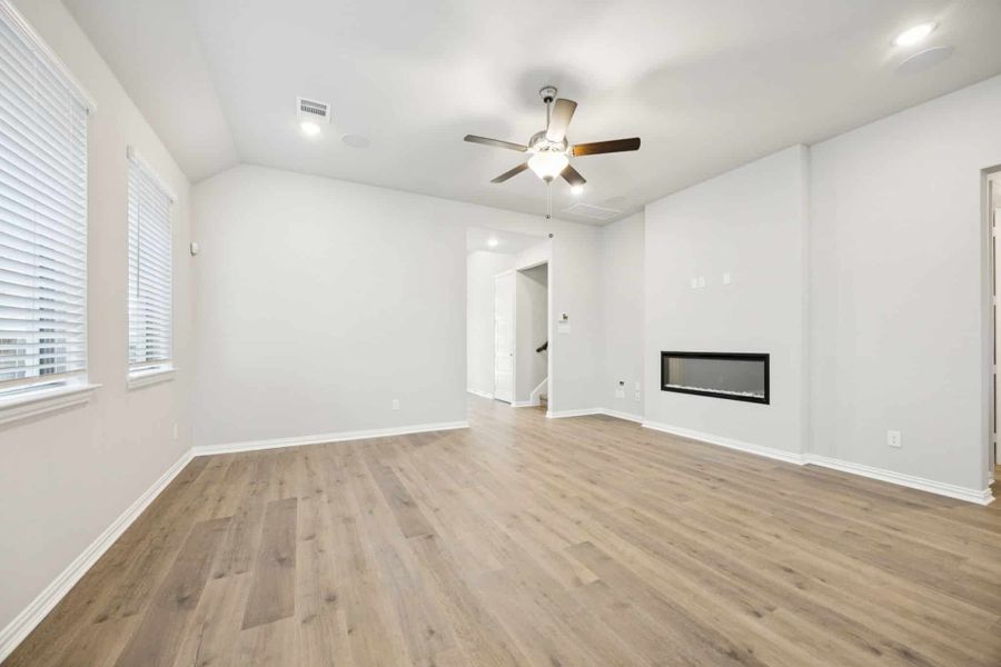 Spacious, unfurnished interior of a new home in Avondale, Fate (Image 17).