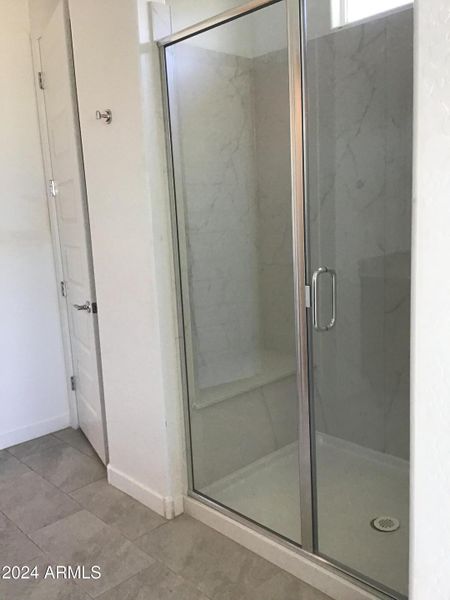 Madera 650 shower