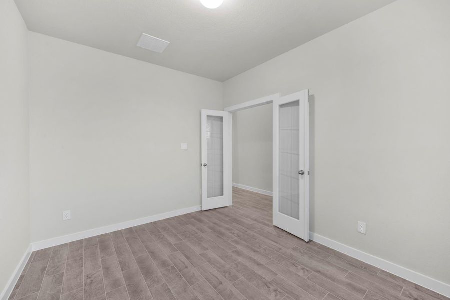 Spacious, unfurnished interior of a new home in Briarwood Crossing, Rosenberg (Image 25).