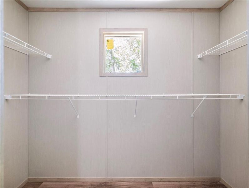 Spacious, unfurnished interior of a new home in , Gainesville (Image 15).