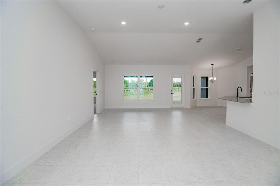 Spacious, unfurnished interior of a new home in Hickory Ridge Estates, Lake Wales (Image 22).